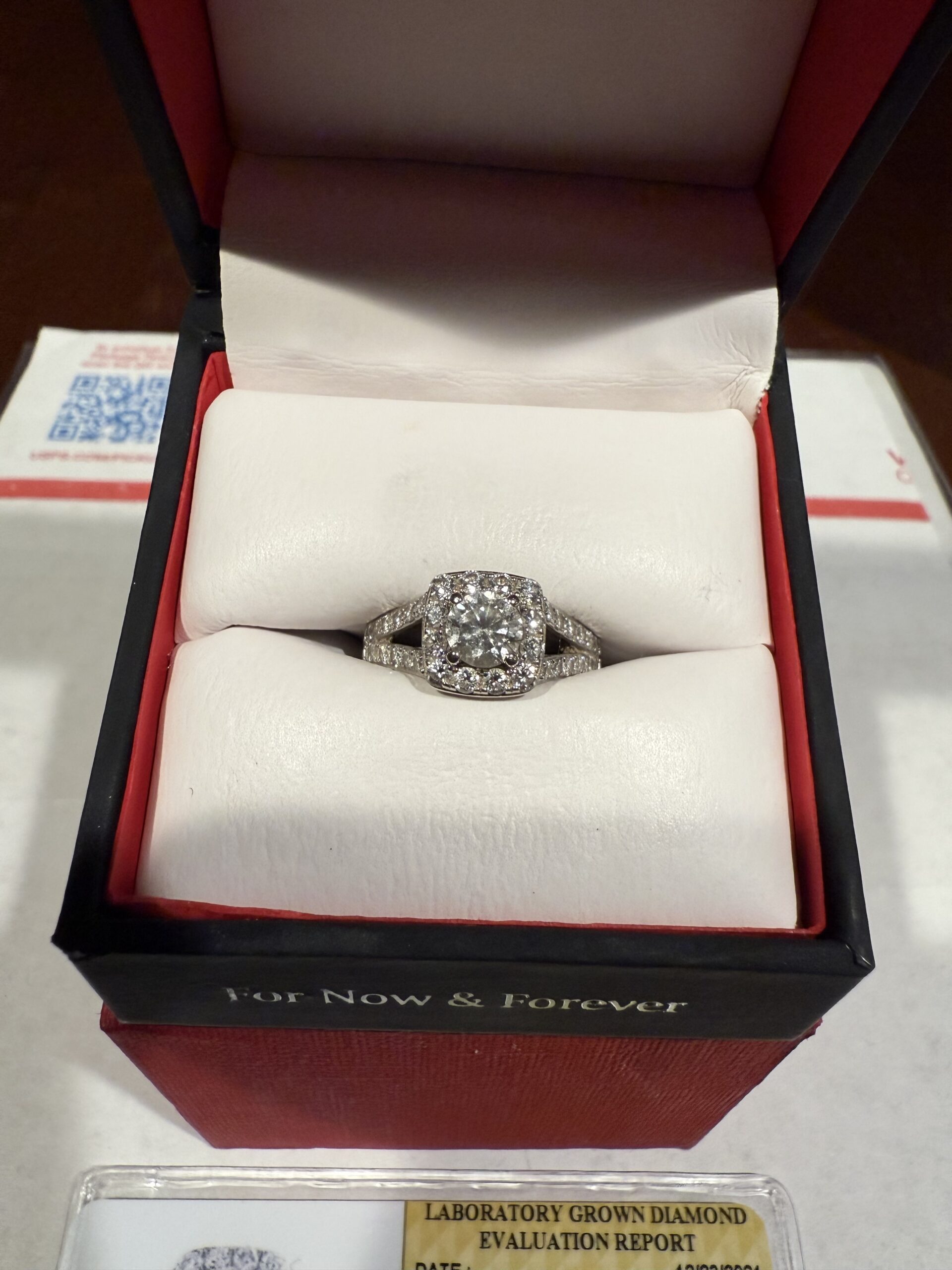 IGI 1.25 Carat I SI1 Round Lab Grown Diamond Ring - Image 6