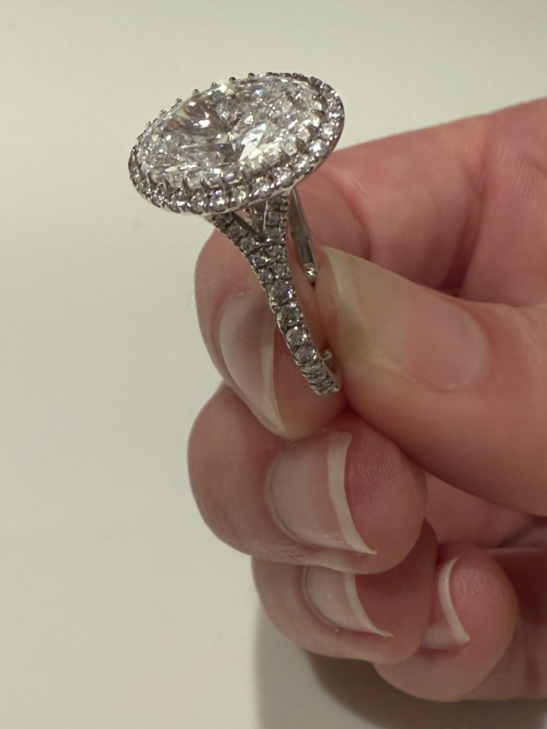 IGI 3.03 Carat D VVS2 Oval Lab Grown Diamond Ring - Image 5