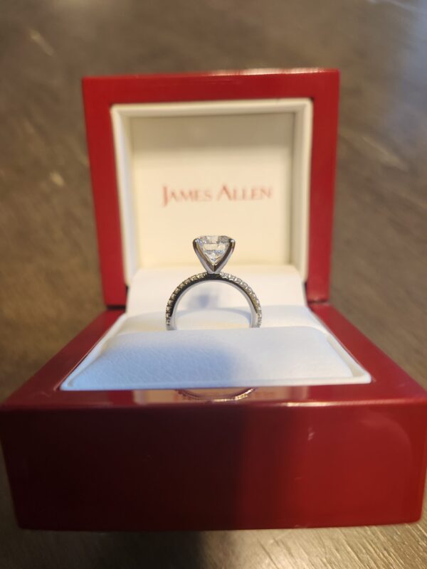 IGI 2.25 Carat V VVS1 Round Lab Grown Diamond Ring - Image 2