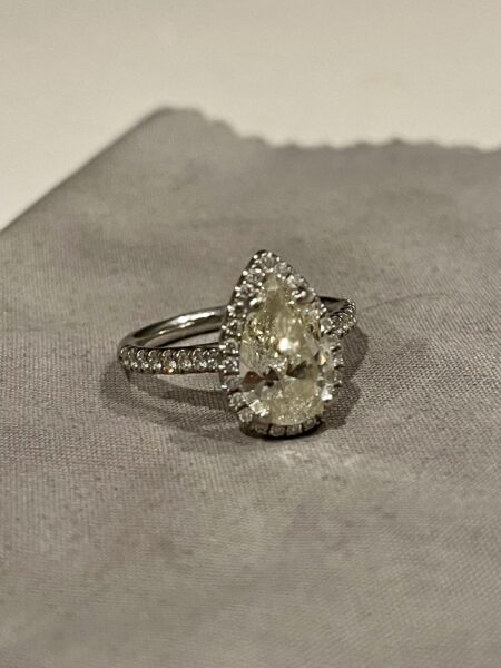 IGI 2.03 Carat K IF Pear Natural Diamond Diamond Ring - Image 2