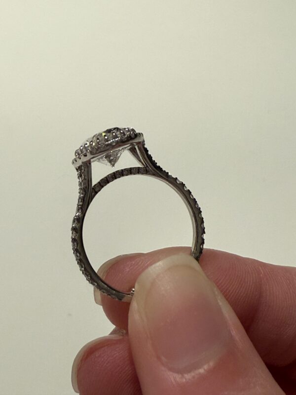 IGI 3.03 Carat D VVS2 Oval Lab Grown Diamond Ring - Image 2