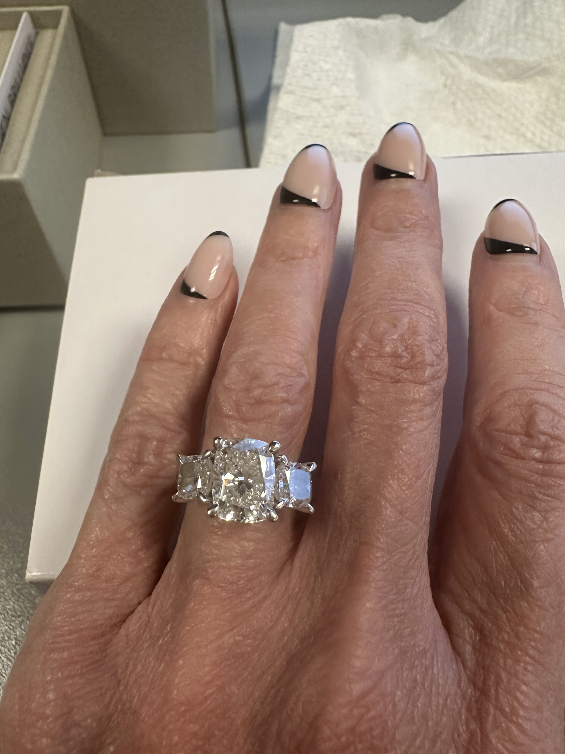 IGI 5.02 Carat Total Weight D VS2 Cushion Lab Grown Diamond Ring - Image 4