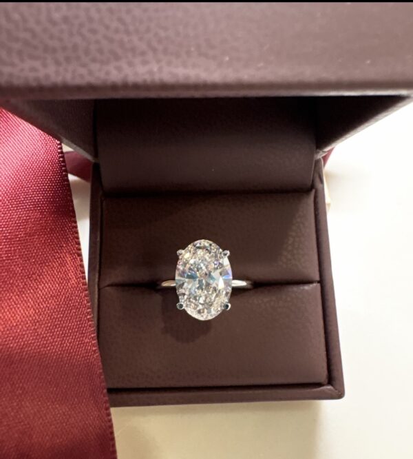 IGI 5.04 Carat E VS1 Oval Lab Grown Diamond Ring - Image 1