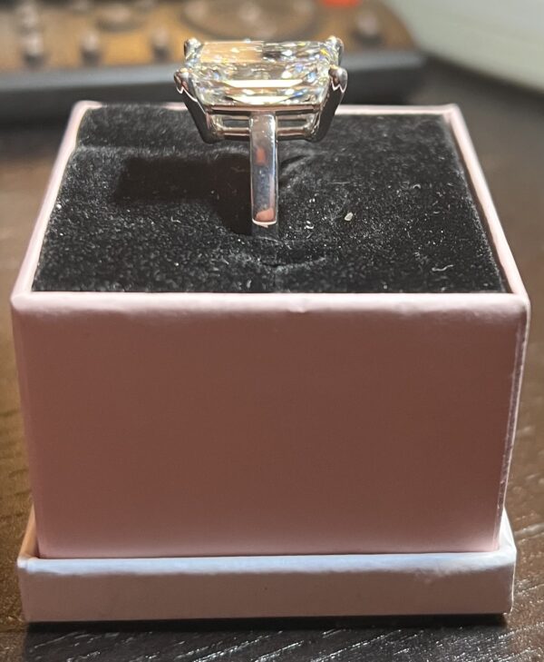 IGI 10.25 Carat F VS2 Radiant Lab Grown Diamond Ring - Image 2