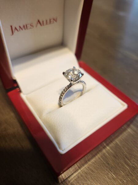 IGI 2.25 Carat V VVS1 Round Lab Grown Diamond Ring