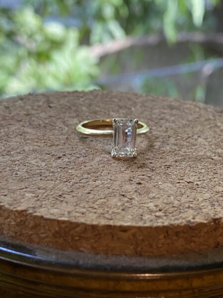 1.5 Carat H VVS2 Emerald Lab Grown Diamond Ring - Image 3