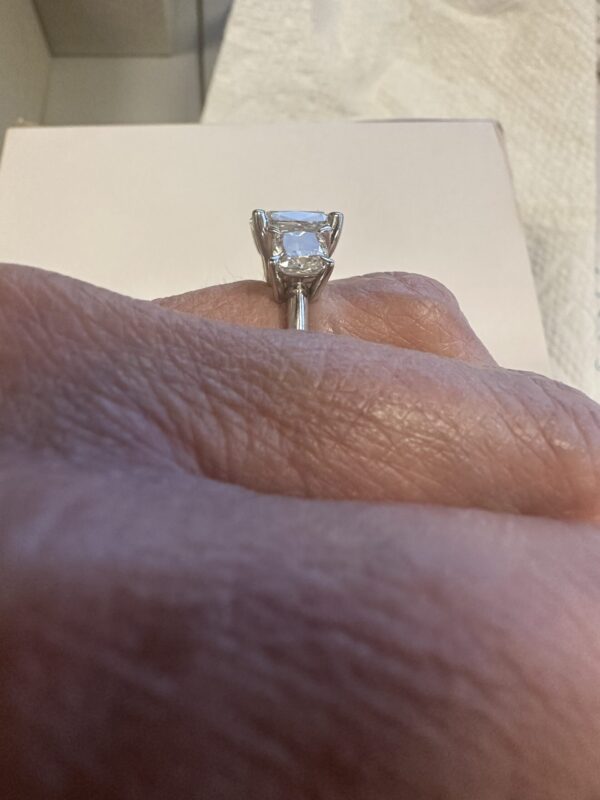 IGI 5.02 Carat Total Weight D VS2 Cushion Lab Grown Diamond Ring - Image 5