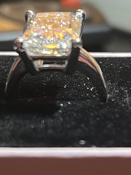 IGI 10.25 Carat F VS2 Radiant Lab Grown Diamond Ring - Image 3
