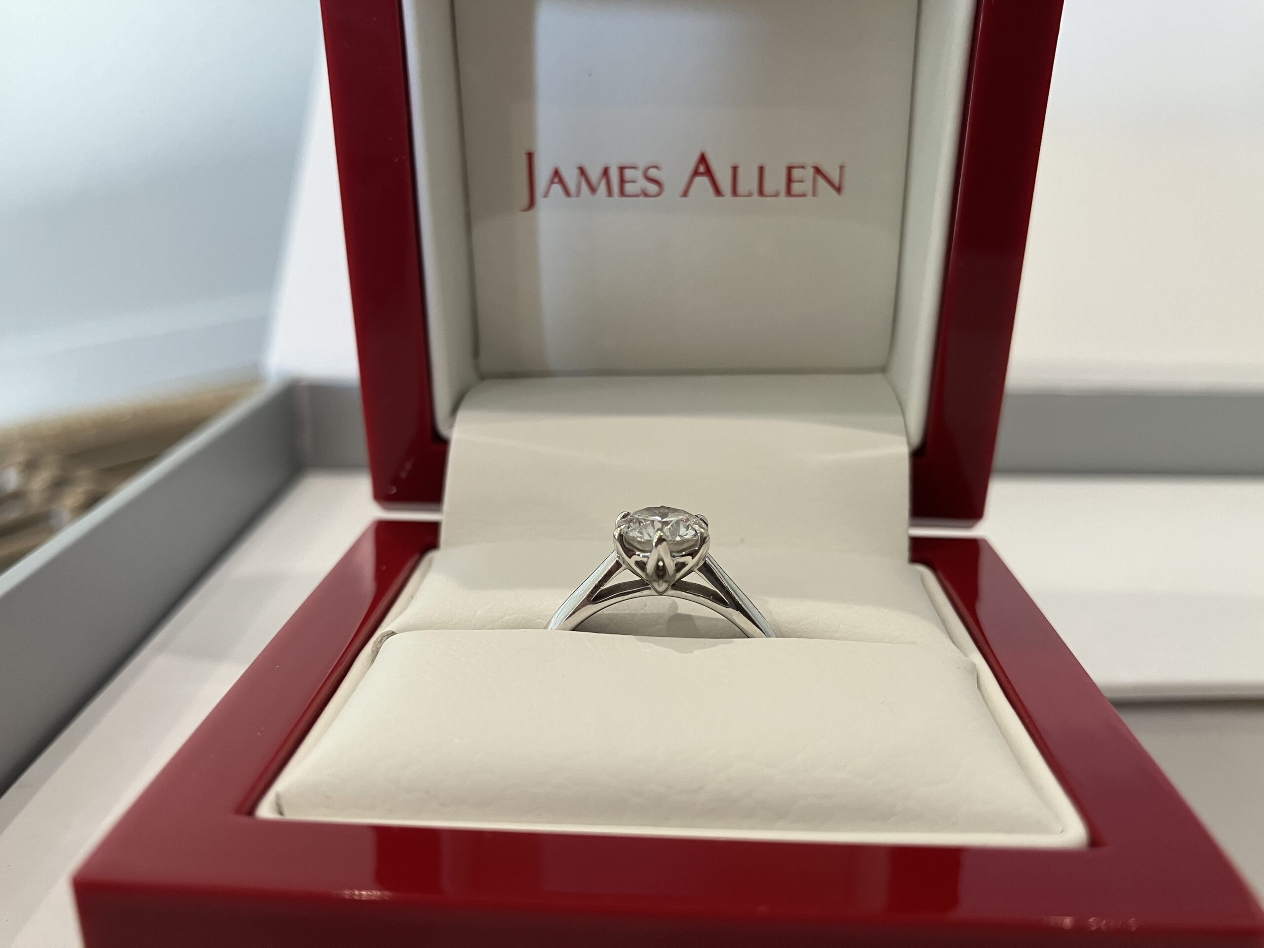 1.03 Carat D VVS2 Round Lab Grown Diamond Ring - Image 1