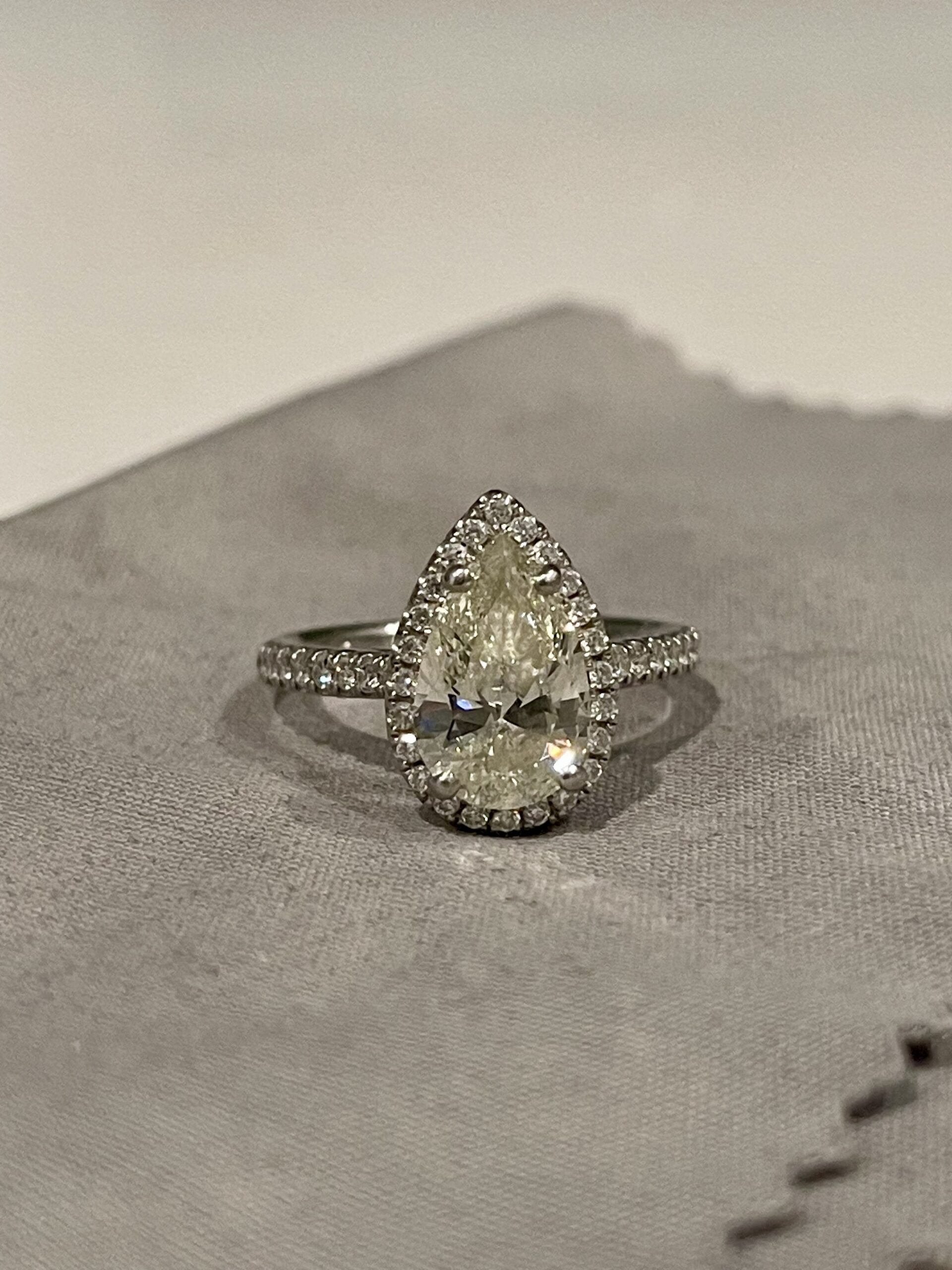 IGI 2.03 Carat K IF Pear Natural Diamond Diamond Ring - Image 3
