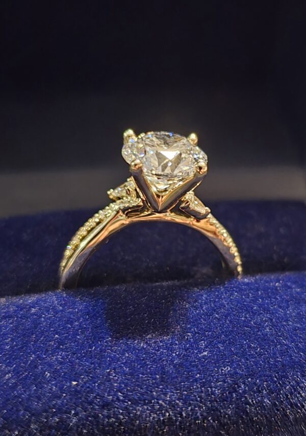 Not Sure/Unknown 2.57 Carat F VVS2 Round Lab Grown Diamond Ring - Image 4