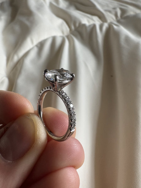 IGI 2.07 Carat E VS1 Oval Lab Grown Diamond Ring - Image 2