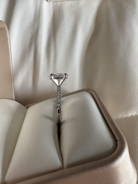 IGI 2.07 Carat E VS1 Oval Lab Grown Diamond Ring - Image 4