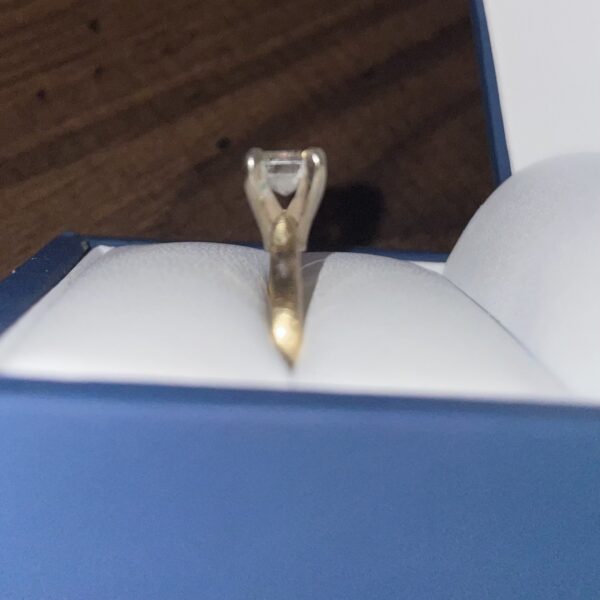 IGI 1.5 Carat H VS2 Emerald Lab Grown Diamond Ring - Image 3