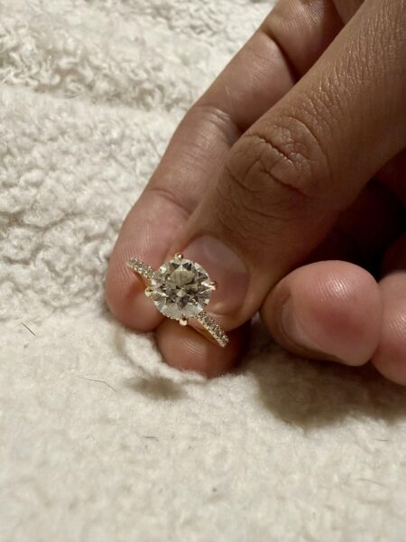 IGI 1.92 Carat E VS2 Round Lab Grown Diamond Ring - Image 2