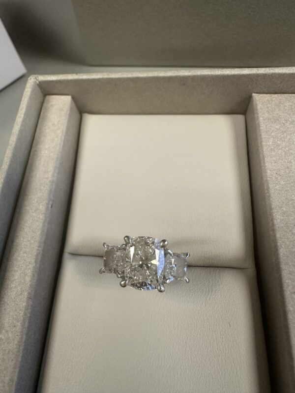 IGI 5.02 Carat Total Weight D VS2 Cushion Lab Grown Diamond Ring - Image 1