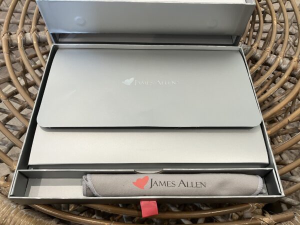 1.03 Carat D VVS2 Round Lab Grown Diamond Ring - Image 9