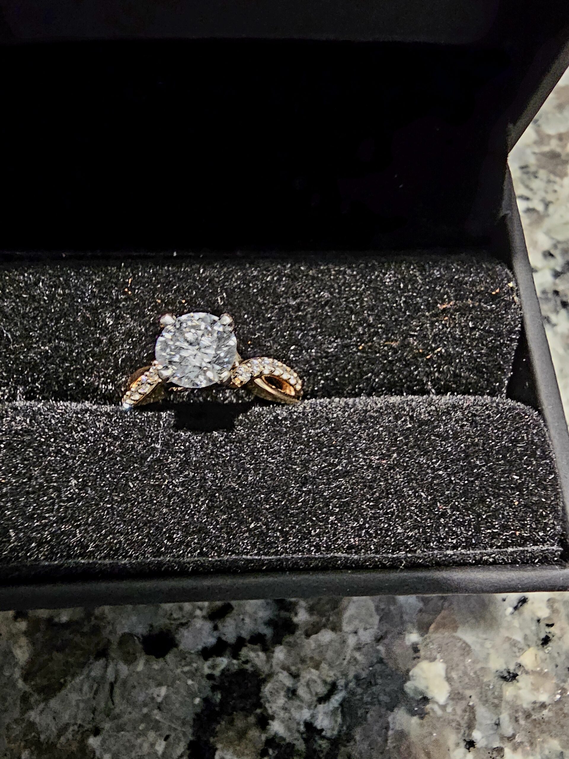 IGI 1.09 Carat D VS1 Round Lab Grown Diamond Ring - Image 2