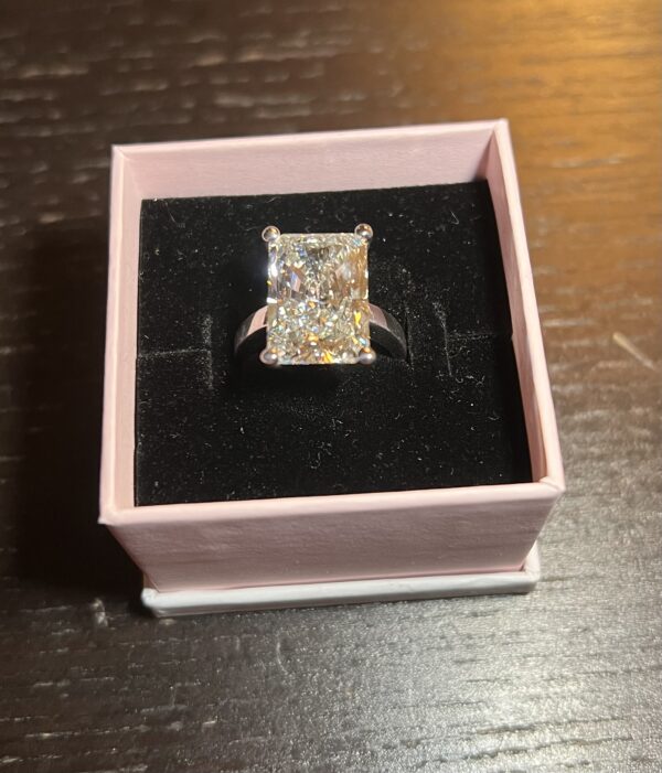 IGI 10.25 Carat F VS2 Radiant Lab Grown Diamond Ring - Image 5