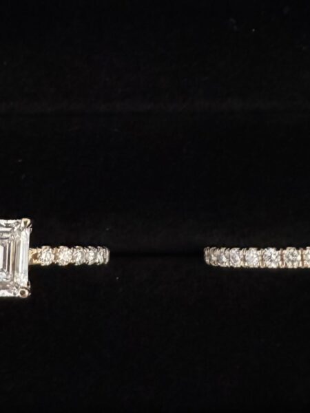 IGI 1.42 Carat D VS1 Emerald Lab Grown Diamond Ring - Image 2