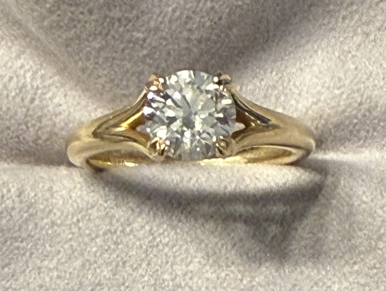 IGI 1.51 Carat G VS1 Round Lab Grown Diamond Ring - Image 14