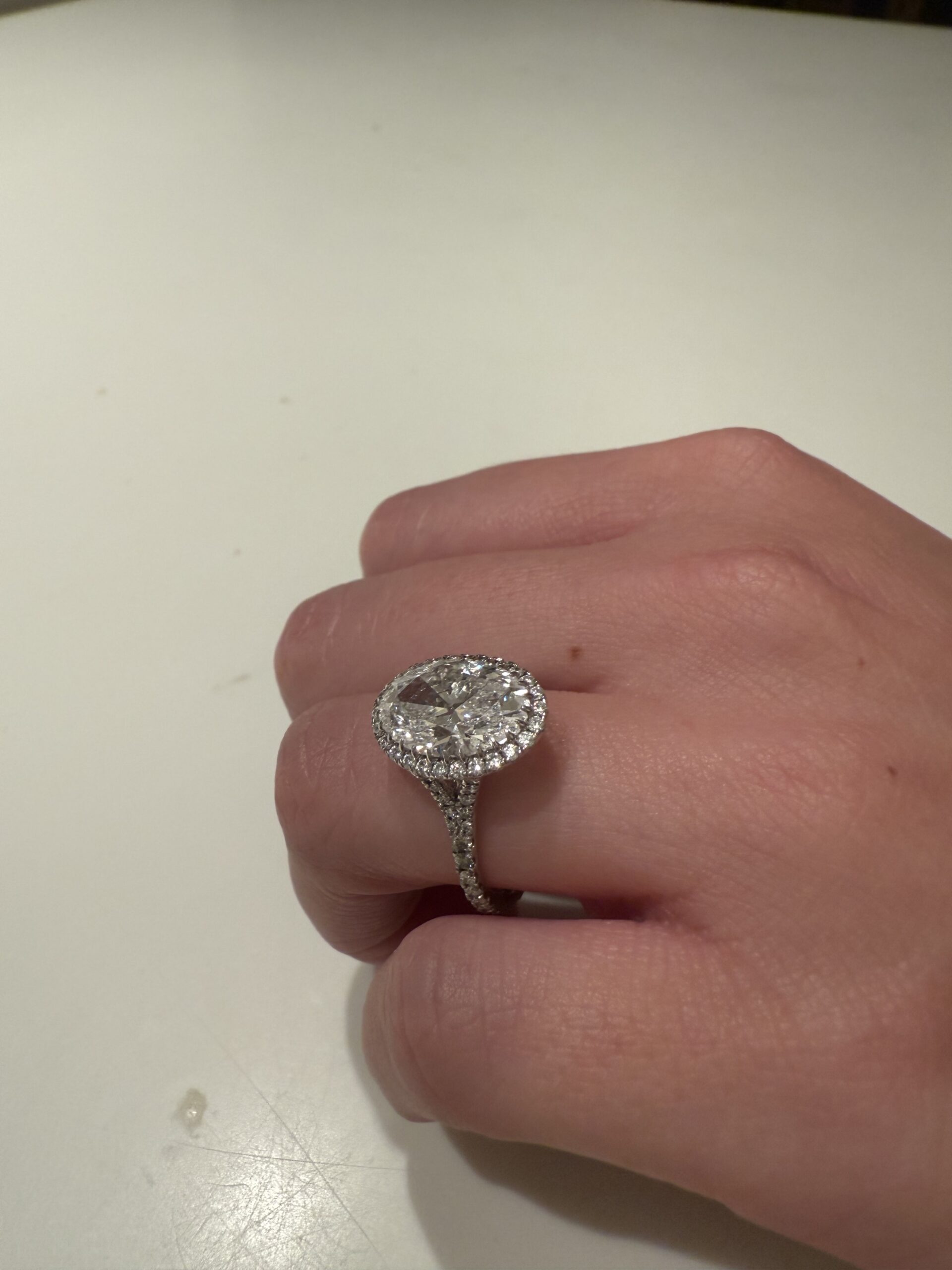 IGI 3.03 Carat D VVS2 Oval Lab Grown Diamond Ring - Image 4