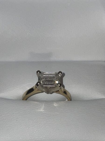 IGI 1.5 Carat H VS2 Emerald Lab Grown Diamond Ring - Image 4