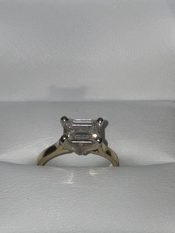 IGI 1.5 Carat H VS2 Emerald Lab Grown Diamond Ring - Image 4