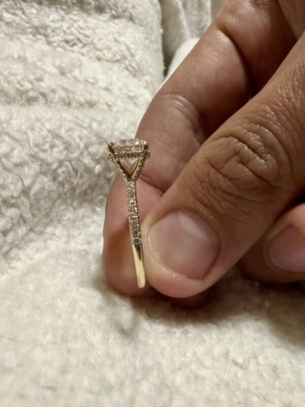 IGI 1.92 Carat E VS2 Round Lab Grown Diamond Ring - Image 3