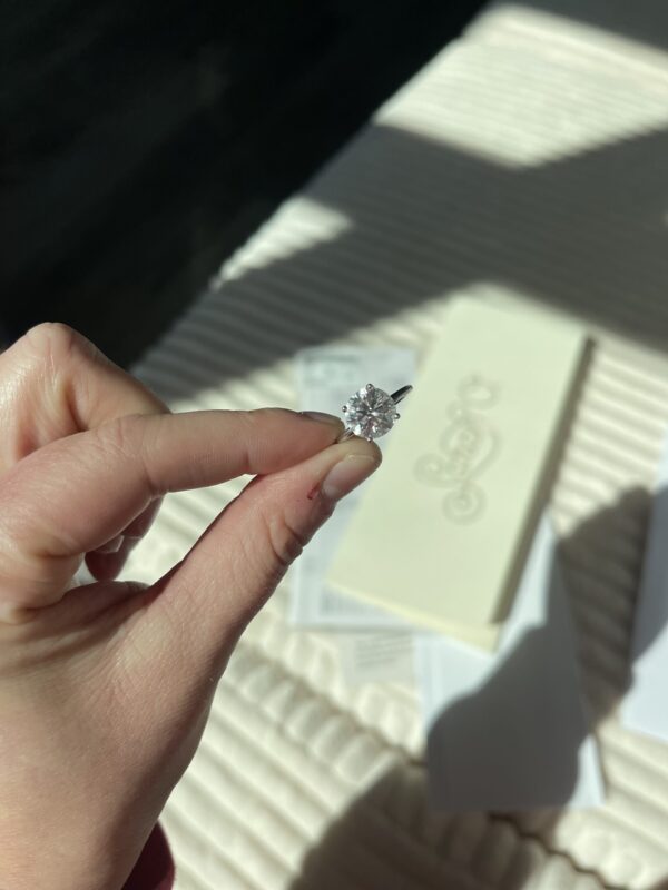 IGI 3.09 Carat D VS1 Round Lab Grown Diamond Ring - Image 6