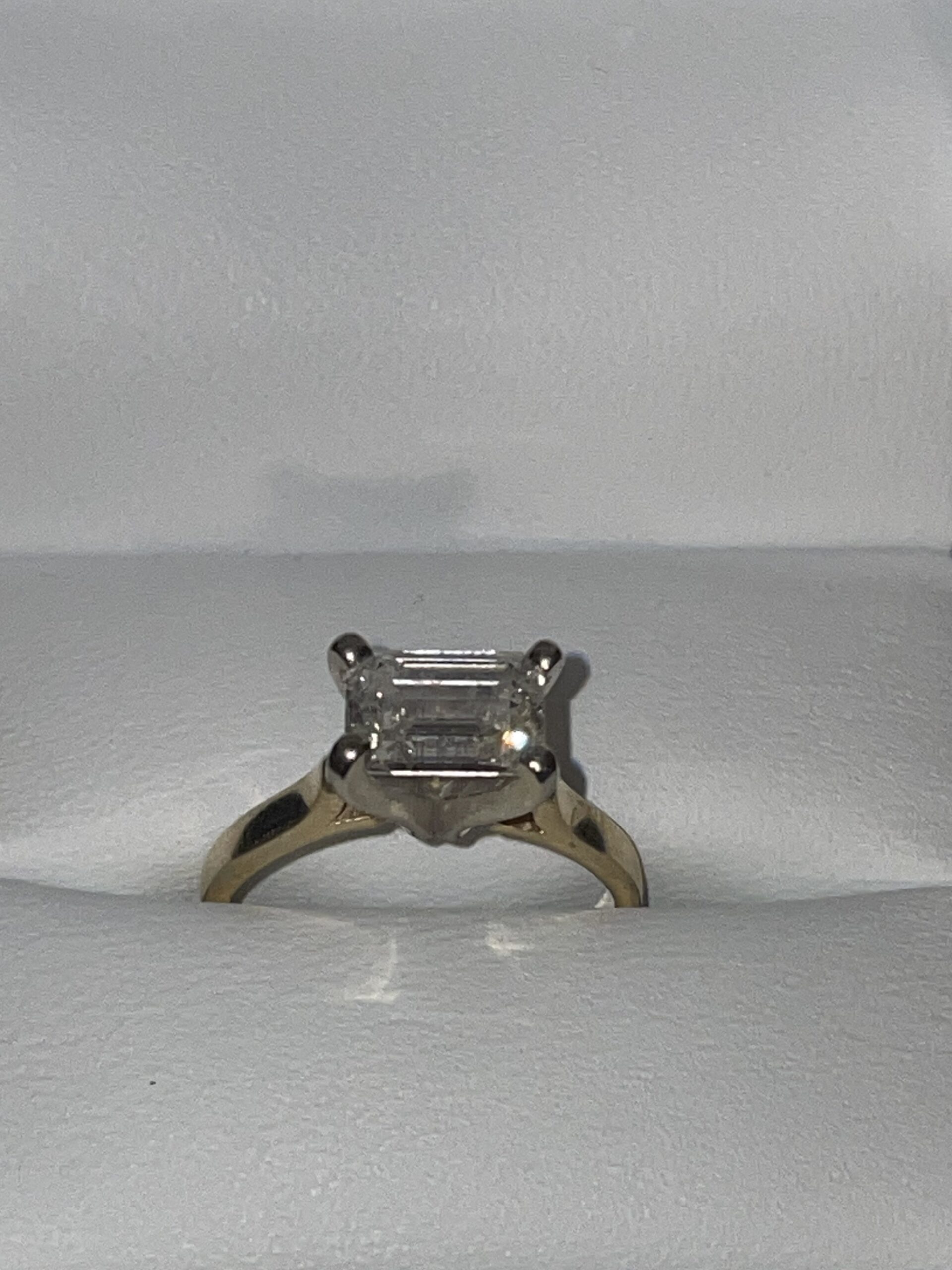 IGI 1.5 Carat H VS2 Emerald Lab Grown Diamond Ring - Image 1