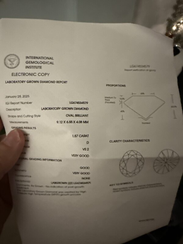 IGI 1.5 Carat D VS2 Oval Lab Grown Diamond Ring - Image 3