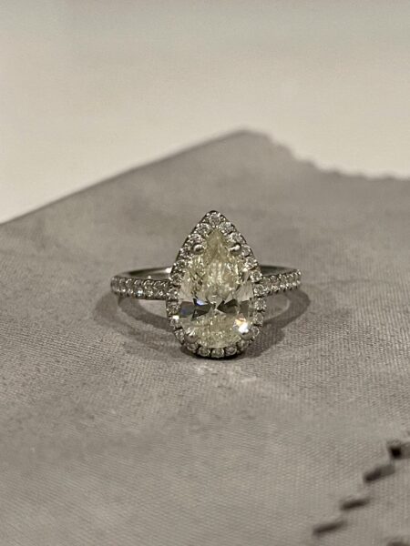 IGI 2.03 Carat K IF Pear Natural Diamond Diamond Ring