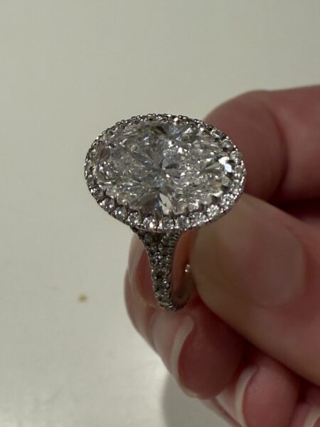 IGI 3.03 Carat D VVS2 Oval Lab Grown Diamond Ring - Image 3