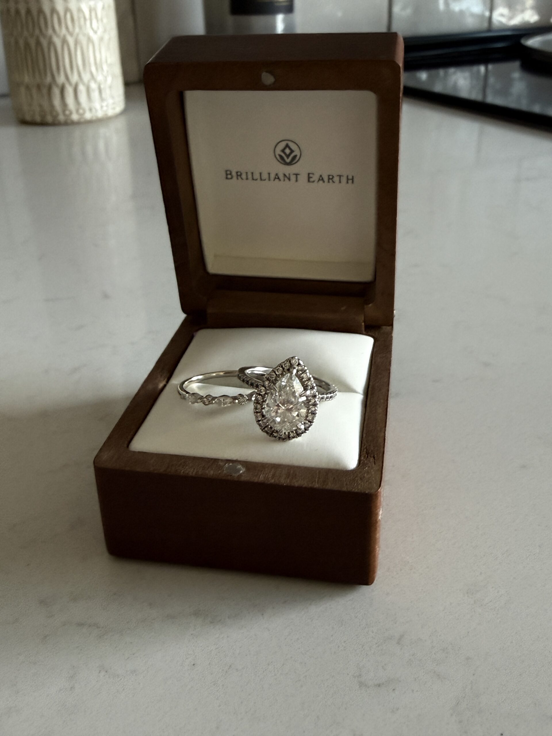 2.04 Carat J VVS2 Pear Lab Grown Diamond Ring - Image 1