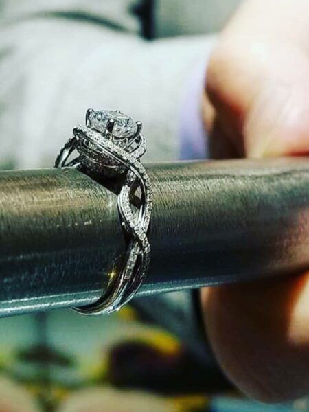 EGL 0.75 Carat H VS2 Round Natural Diamond Diamond Ring - Image 3