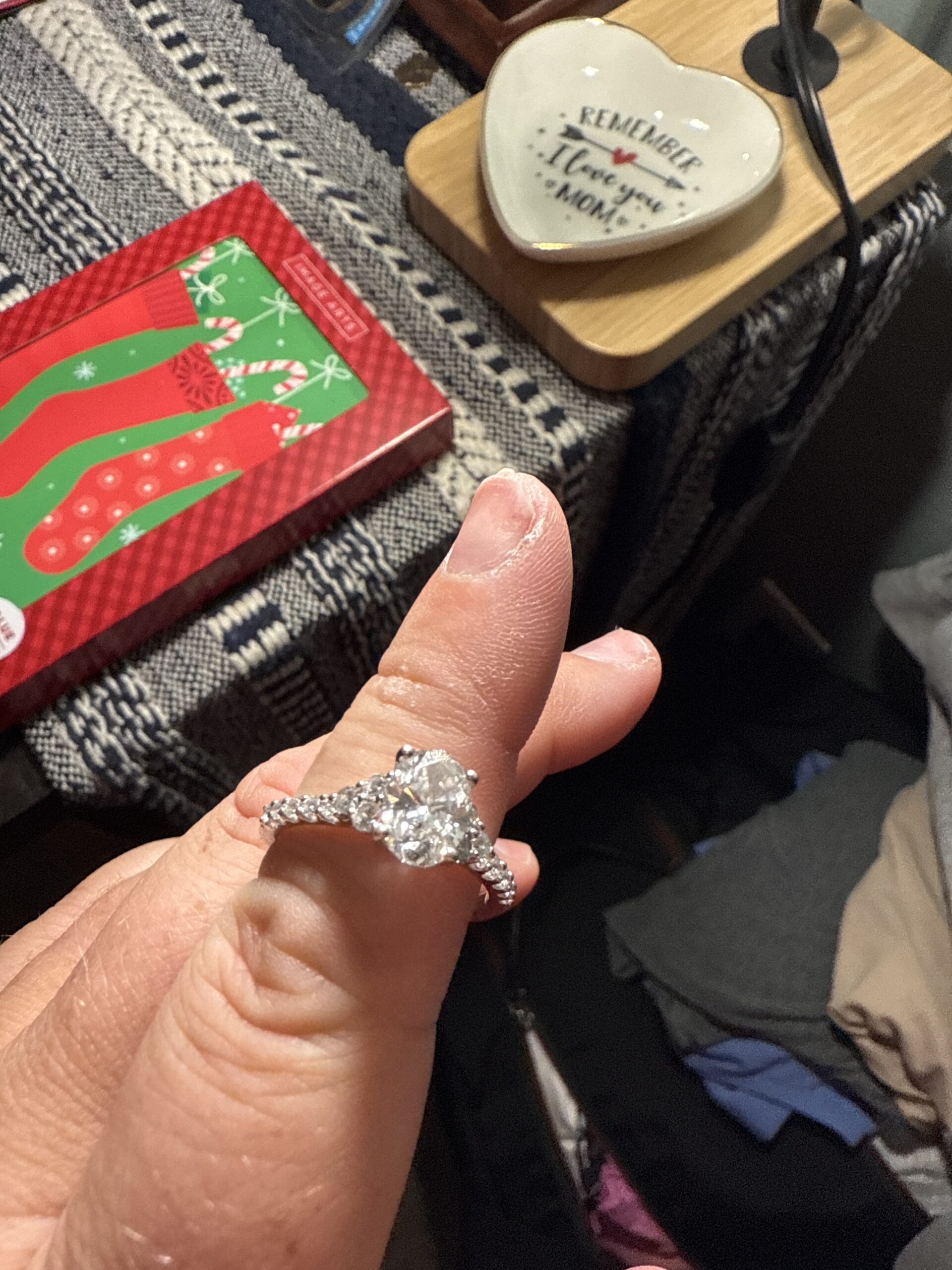 IGI 1.5 Carat D VS2 Oval Lab Grown Diamond Ring - Image 1