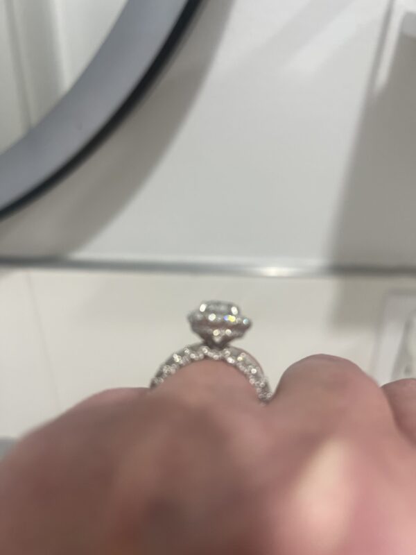 5.46 Carat Total Weight H I1 Round Natural Diamond Ring - Image 3