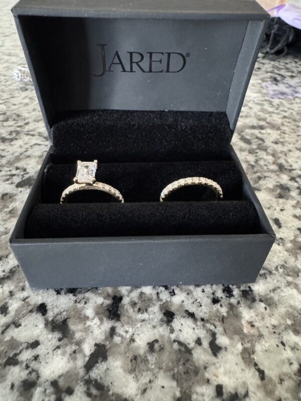 IGI 1.42 Carat D VS1 Emerald Lab Grown Diamond Ring - Image 3