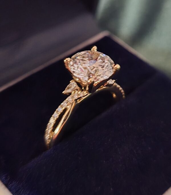 Not Sure/Unknown 2.57 Carat F VVS2 Round Lab Grown Diamond Ring - Image 1