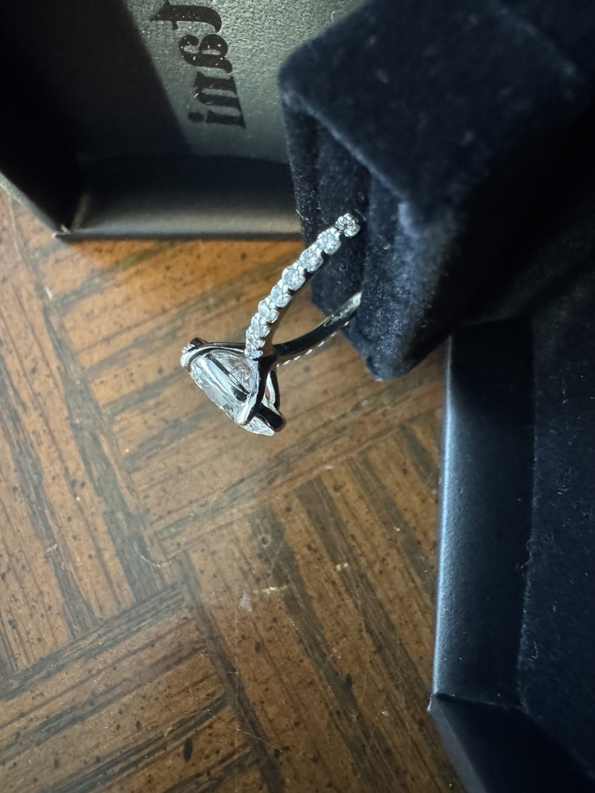 IGI 2.34 Carat D VVS1 Oval Lab Grown Diamond Ring - Image 2