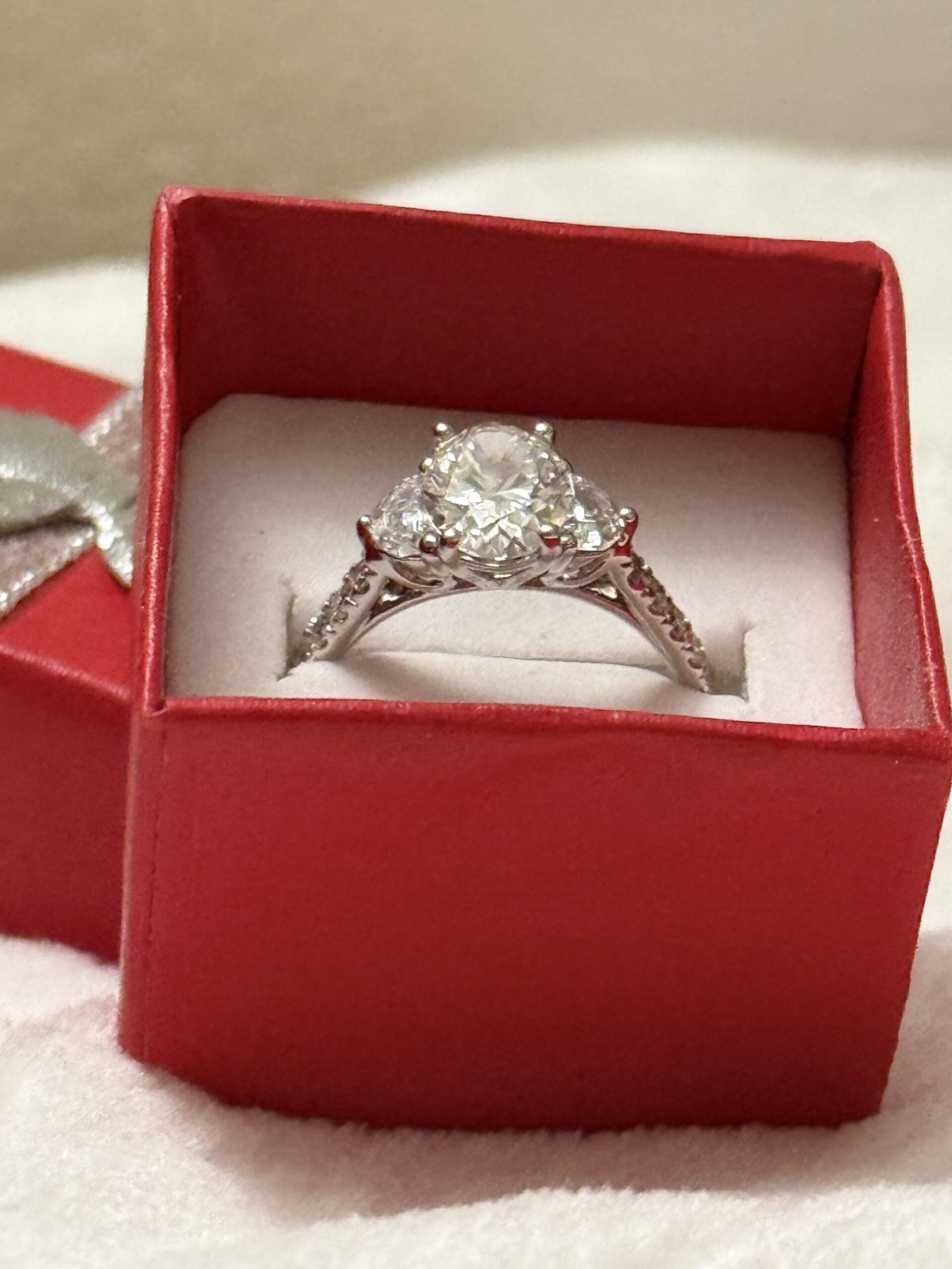 IGI 2.03 Carat E VVS2 Oval Lab Grown Diamond Ring - Image 17