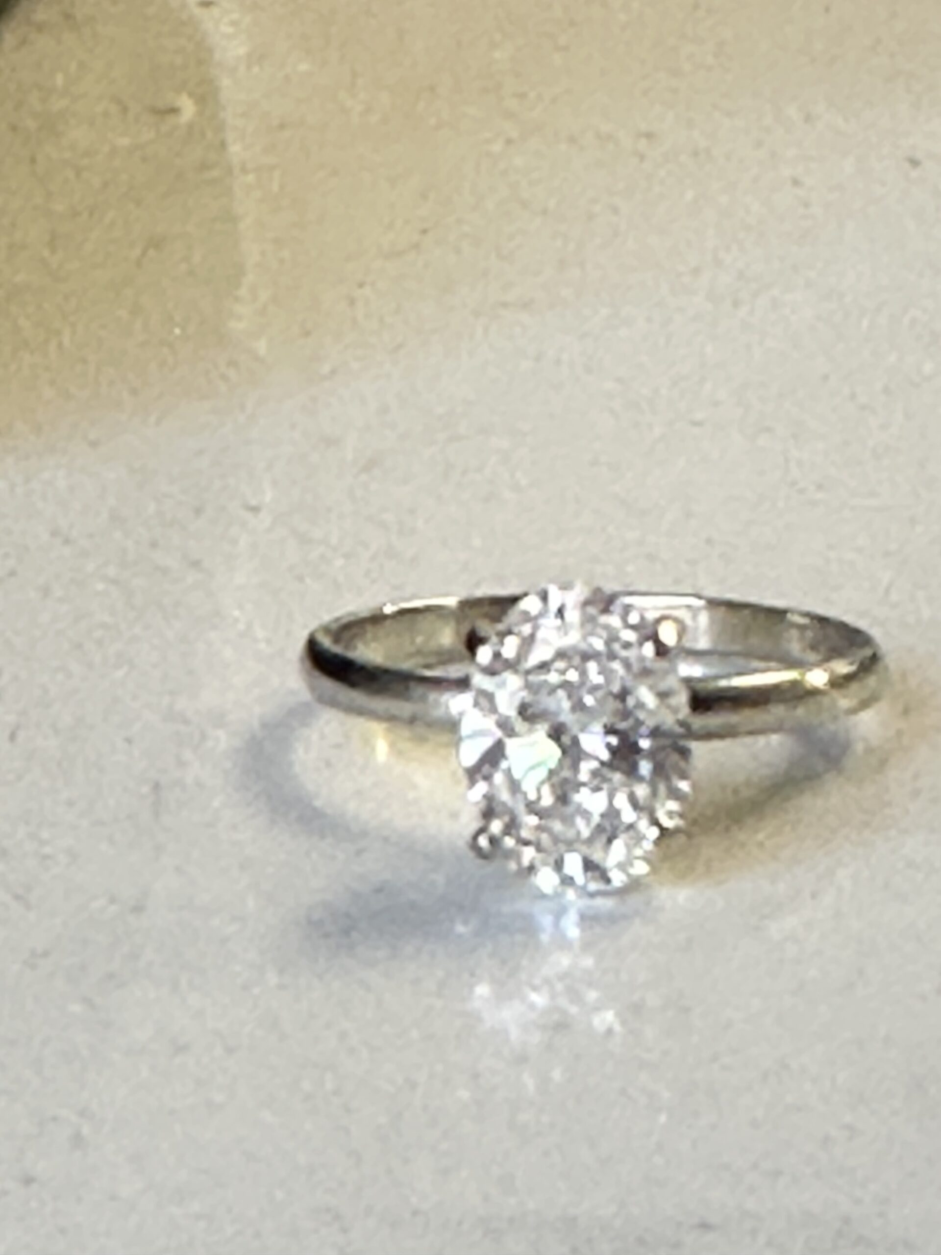 1.91 Carat D VVS2 Oval Lab Grown Diamond Ring - Image 5
