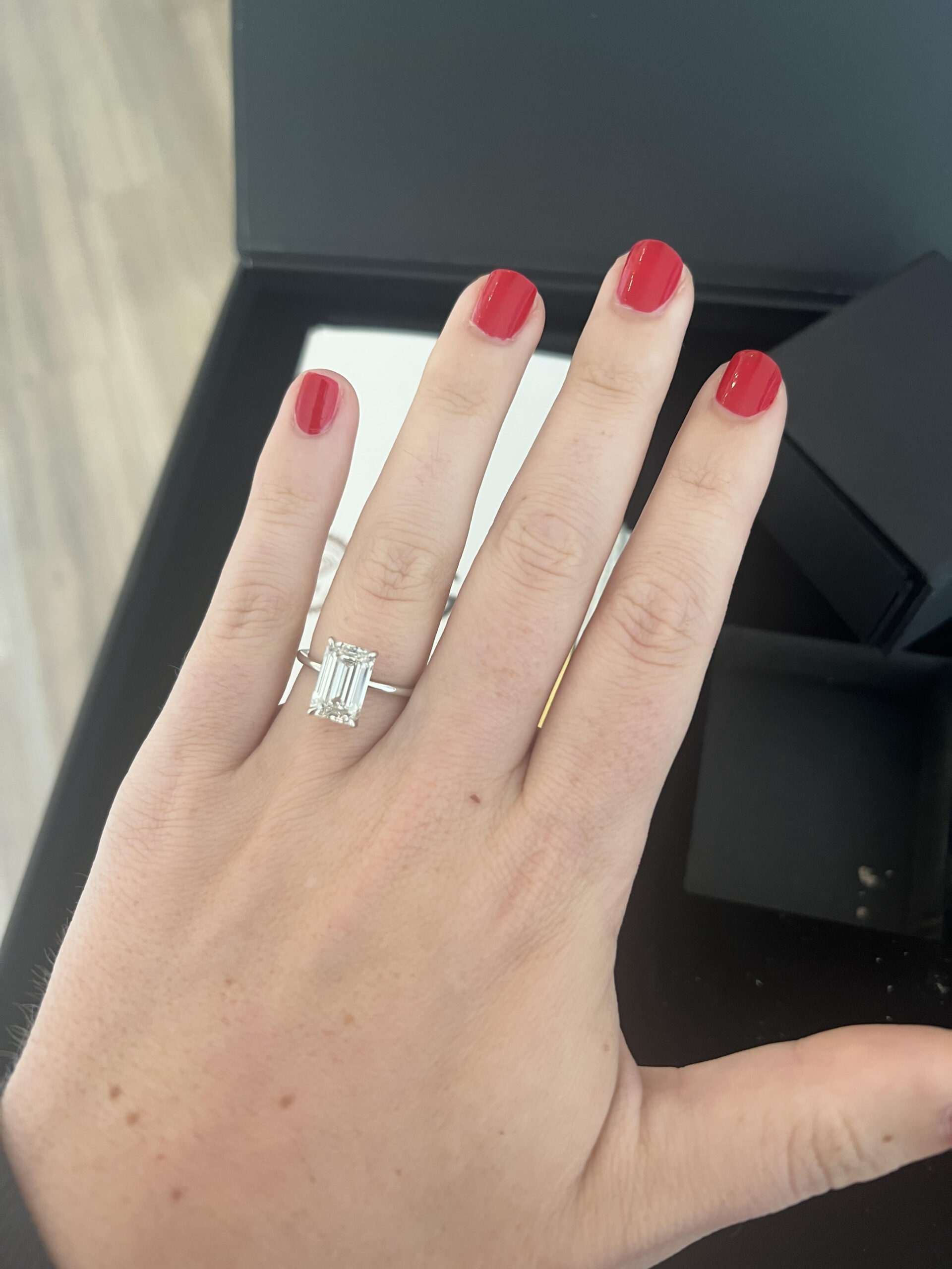 IGI 4.03 Carat H VS1 Emerald Lab Grown Diamond Ring - Image 5