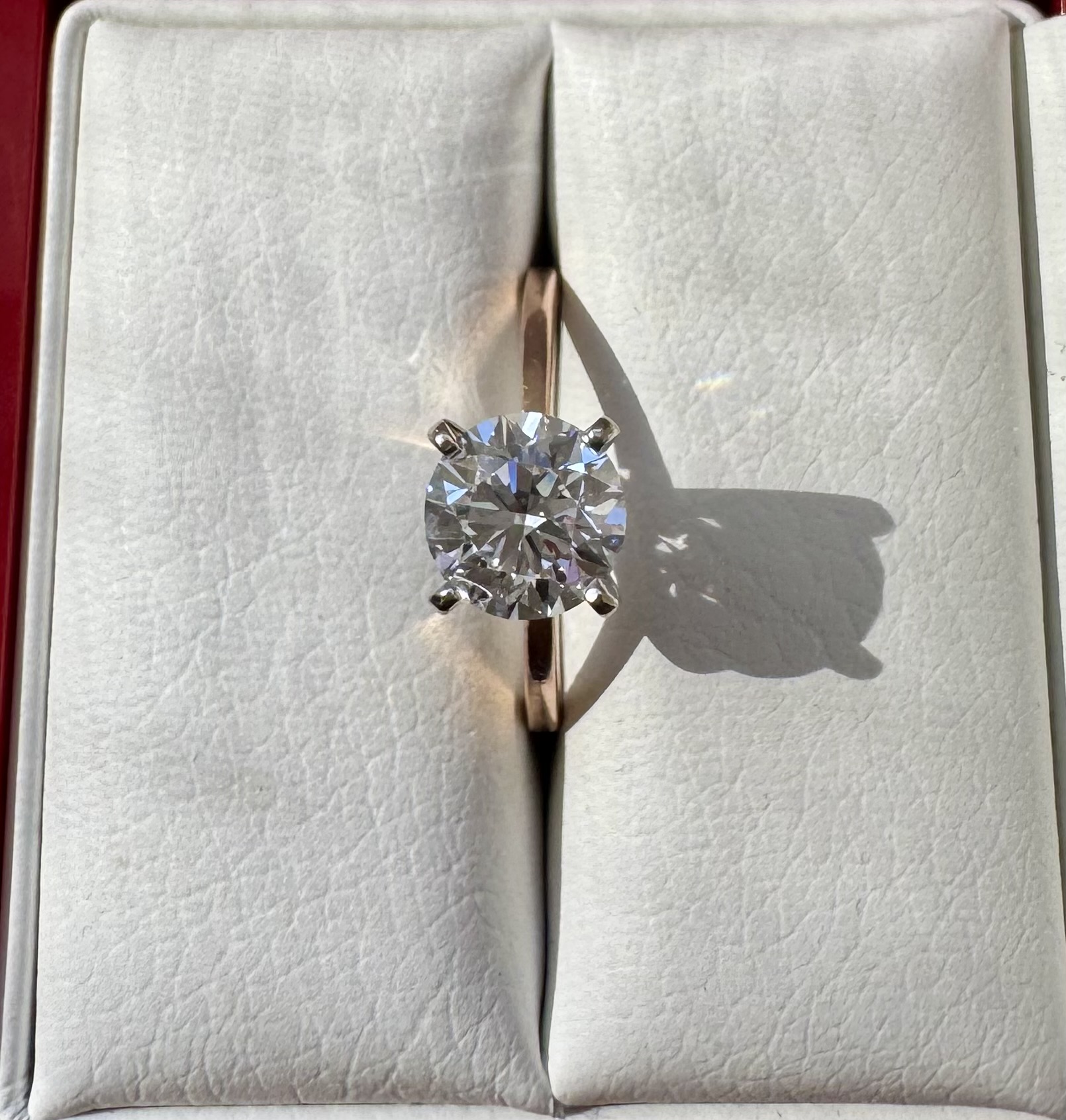 IGI 1.52 Carat F VS1 Round Lab Grown Diamond Ring - Image 1