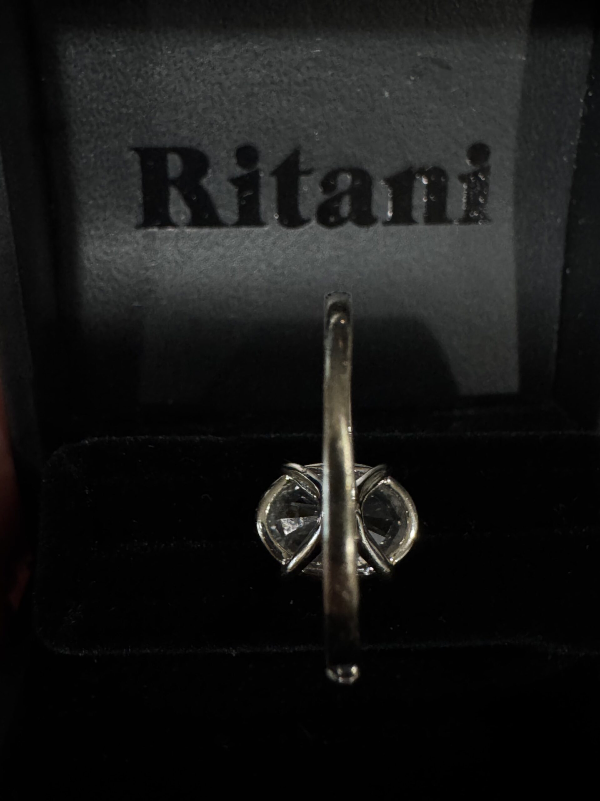 IGI 2.34 Carat D VVS1 Oval Lab Grown Diamond Ring - Image 9