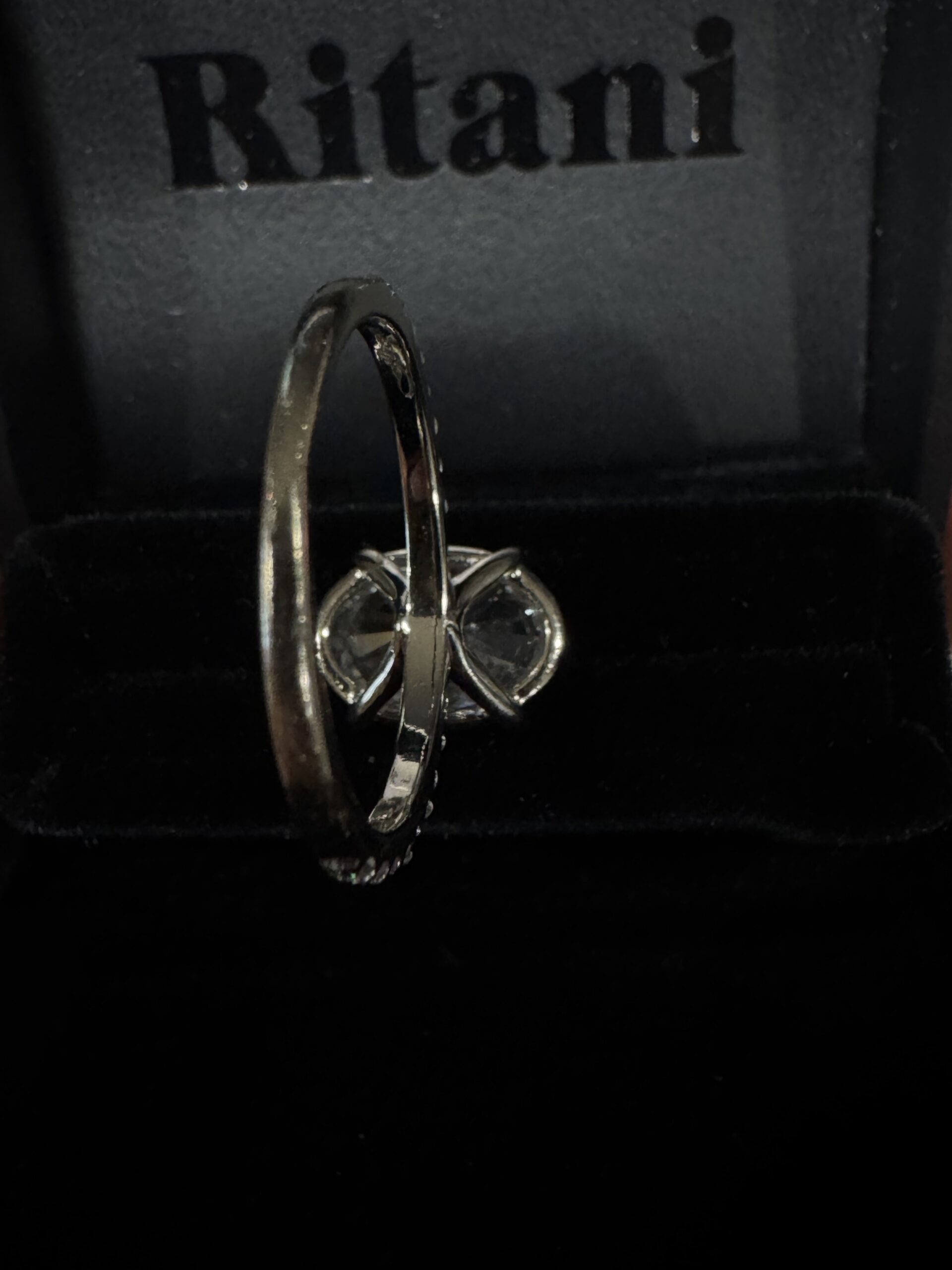 IGI 2.34 Carat D VVS1 Oval Lab Grown Diamond Ring - Image 3