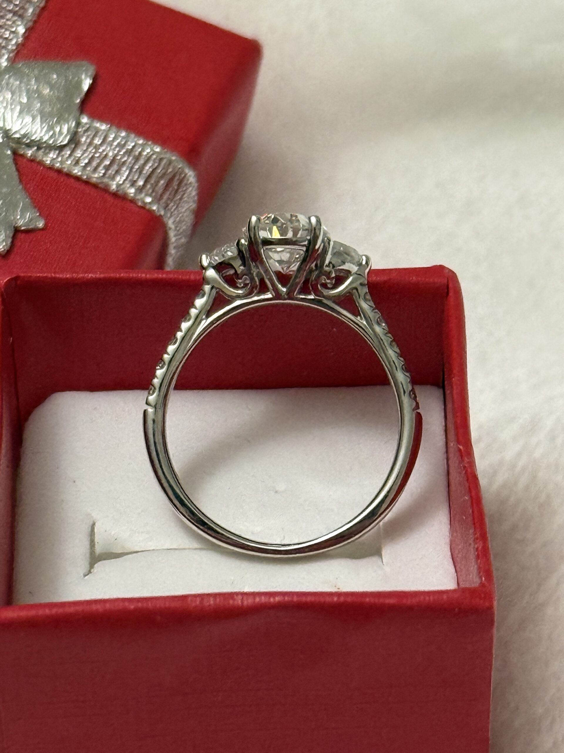 IGI 2.03 Carat E VVS2 Oval Lab Grown Diamond Ring - Image 12