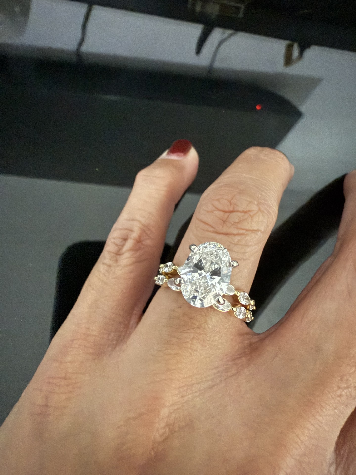 IGI 3 Carat F VS2 Oval Lab Grown Diamond Ring - Image 6