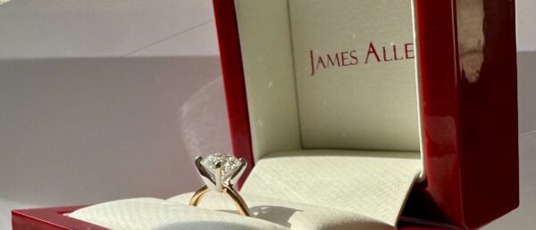 IGI 1.52 Carat F VS1 Round Lab Grown Diamond Ring - Image 3